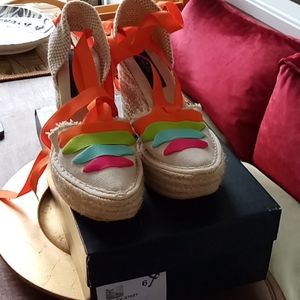 Sz6 Marley Espadrilles by Laundry